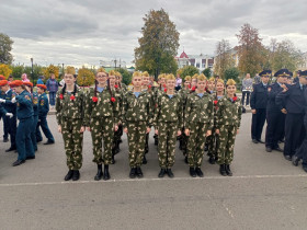 Военно-патриотический марш-парад молодежных отрядов.